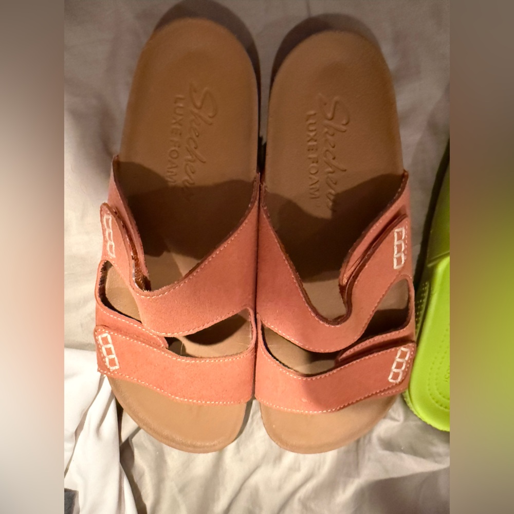 Skechers Luxe Foam Slides